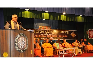 Governor of Arunachal Pradesh Lt. Gen (Retd) Nirbhay Sharma addressing the students at Ramakrishna Mission School, Narottam Nagar, Tirap District on 30th January 2015